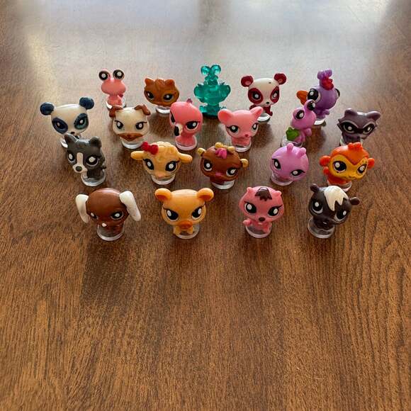 Lot of 20 Littlest Pet Shop LPS Teeniest Tiniest Animal Toys - Picture 1 of 3